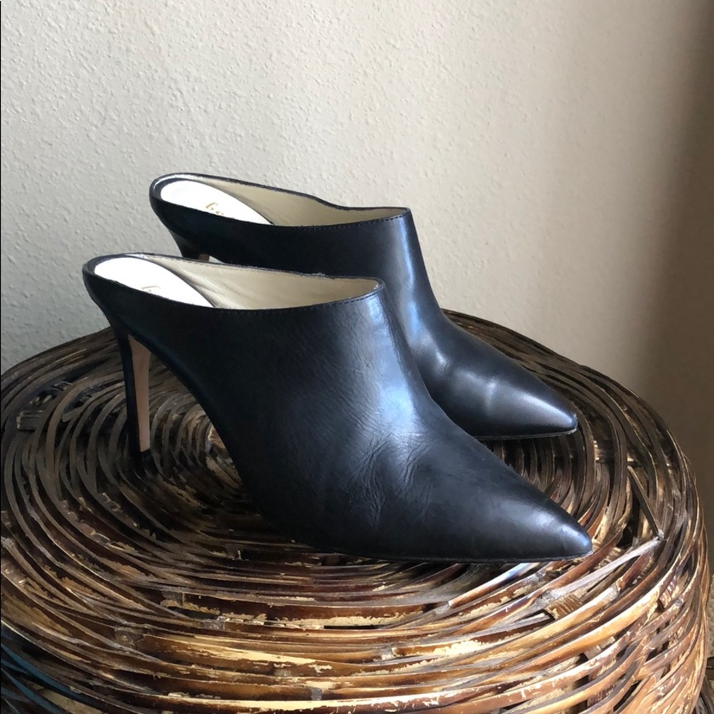 Black Leather Bettye Muller Mule 7.5✨